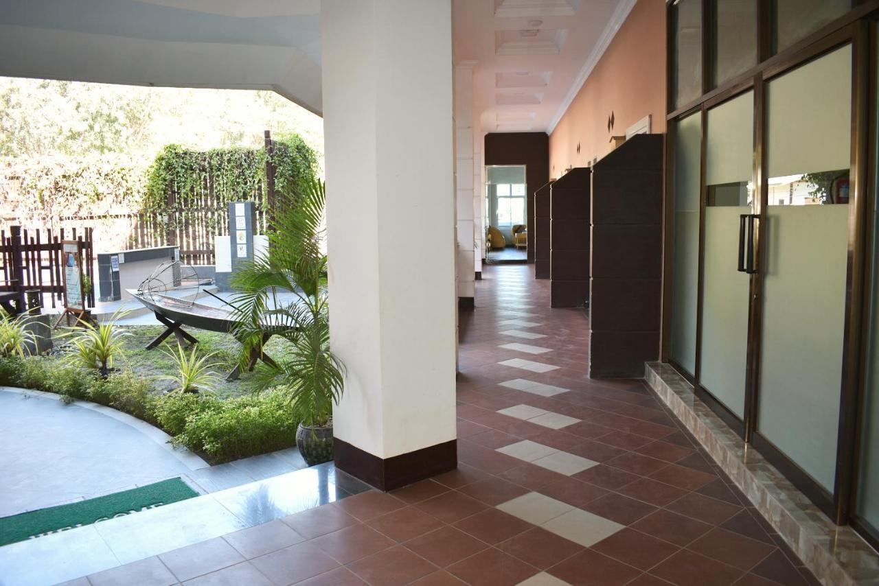 Immana Grand Inle Hotel Няунг Шве Екстериор снимка